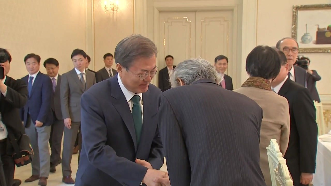 문 대통령 "정치권 갈등 심화 걱정"...원로들 "대통령이 나서야...기조 전환도 필...