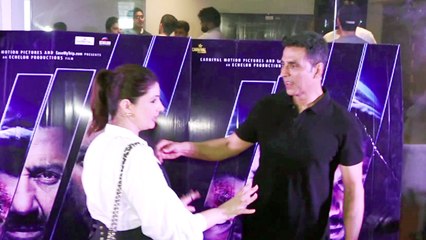 Twinkle Khanna Not Interested In Getting Clicked With Akshay Kumar