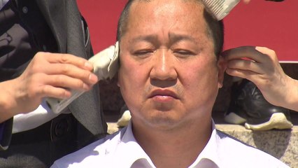 머리 자르고 거리로 나선 한국당, "靑 청원 배후는 北"...與 "돌아오라" / YTN