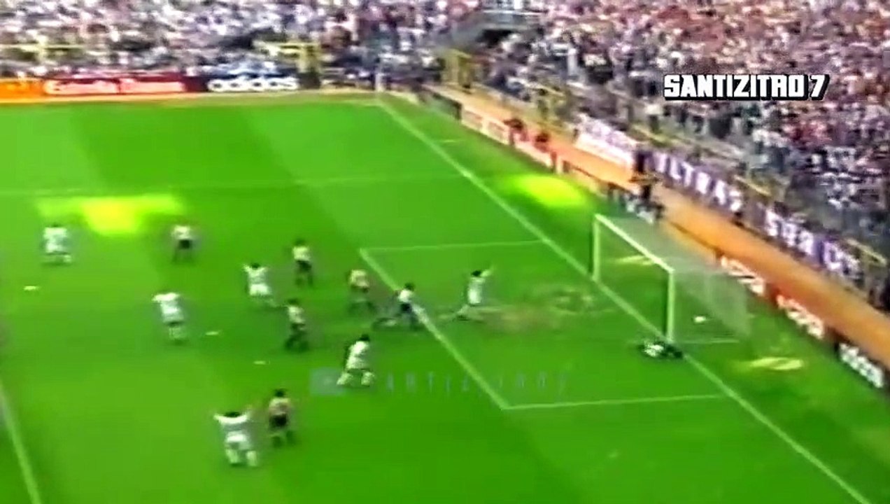 Cuando Roberto Carlos Abusa de la Fuerza