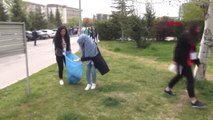 Niğde Üniversite Öğrencileri Sıfır Atık Projesi Kapsamında Temizlik Yaptı