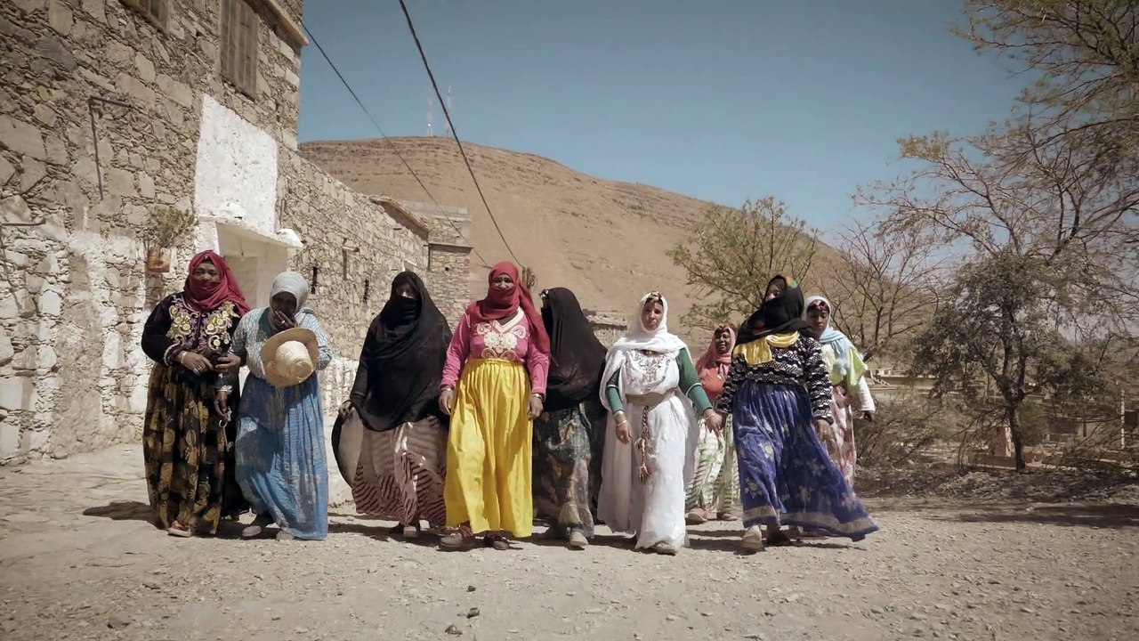 Savoir-faire : les secrets du manteau opéra du défilé Dior croisière 2020 à Marrakech en vidéo