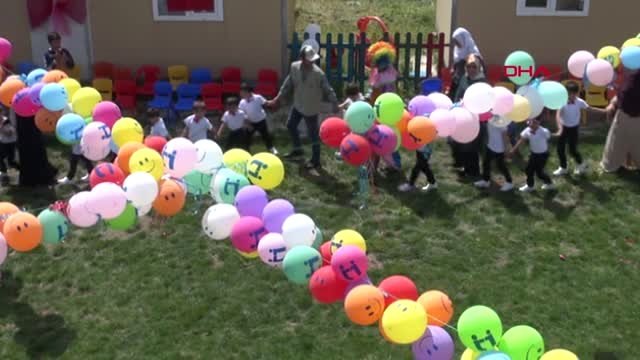 Kilis Suriyeli Yetim Çocukların Türk Bayraklı Gösterisi İlgi Çekti