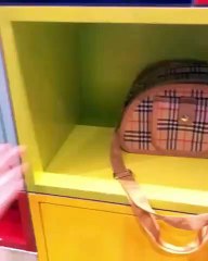 Lorsqu'un Galago est d'humeur taquin. Trop drôle !