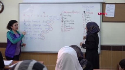 Balıkesir Edremit'te, Suriyeli Kadınlar Türkçe Öğreniyor