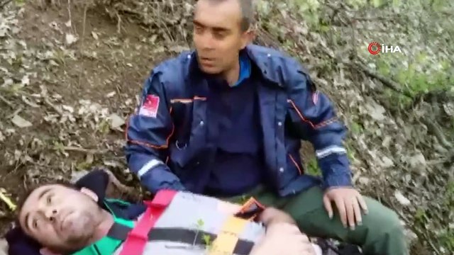 Işkın toplarken kayalıklardan düştü, 3 saatte kurtarıldı
