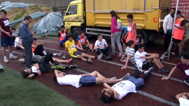 Fatih'te öğrenciler kıyasıya yarıştı