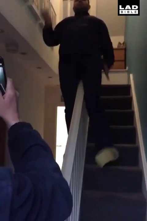 Il pensait vraiment que ça finirait bien??? Chute douloureuse