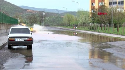 Bingöl'de Sağanak Yağış Sele Dönüştü