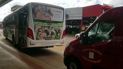 Idosa fica ferida ao sofrer queda enquanto entrava em ônibus
