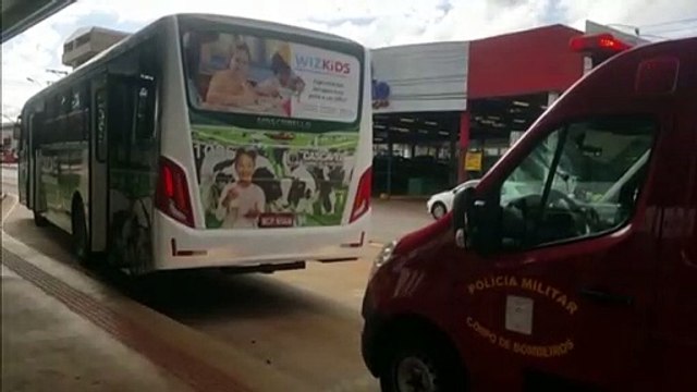 Idosa fica ferida ao sofrer queda enquanto entrava em ônibus