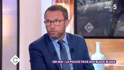 1er Mai : la police face aux black blocs - C à Vous - 02/05/2019