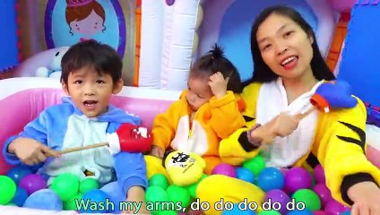 Ball Pit Song (Bath Song) | Nursery Rhymes by Xavi ABCKids - Mommy and Anna Play Balls