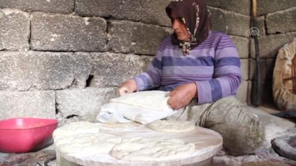 Şemdinli'li Kadınların Çörek Mesaisi