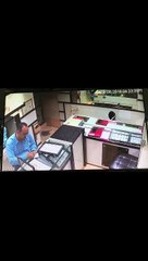 Caught on Camera - Muslim Women With Burqa Try Rob Jewallery Shop