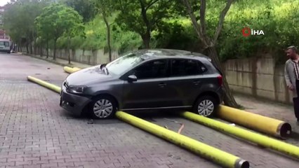 Tırdan Fırlayan Doğalgaz Borusu Minibüse Ok Gibi Saplandı