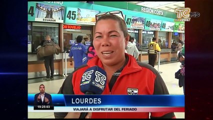 Turistas se disponen a disfrutar del feriado