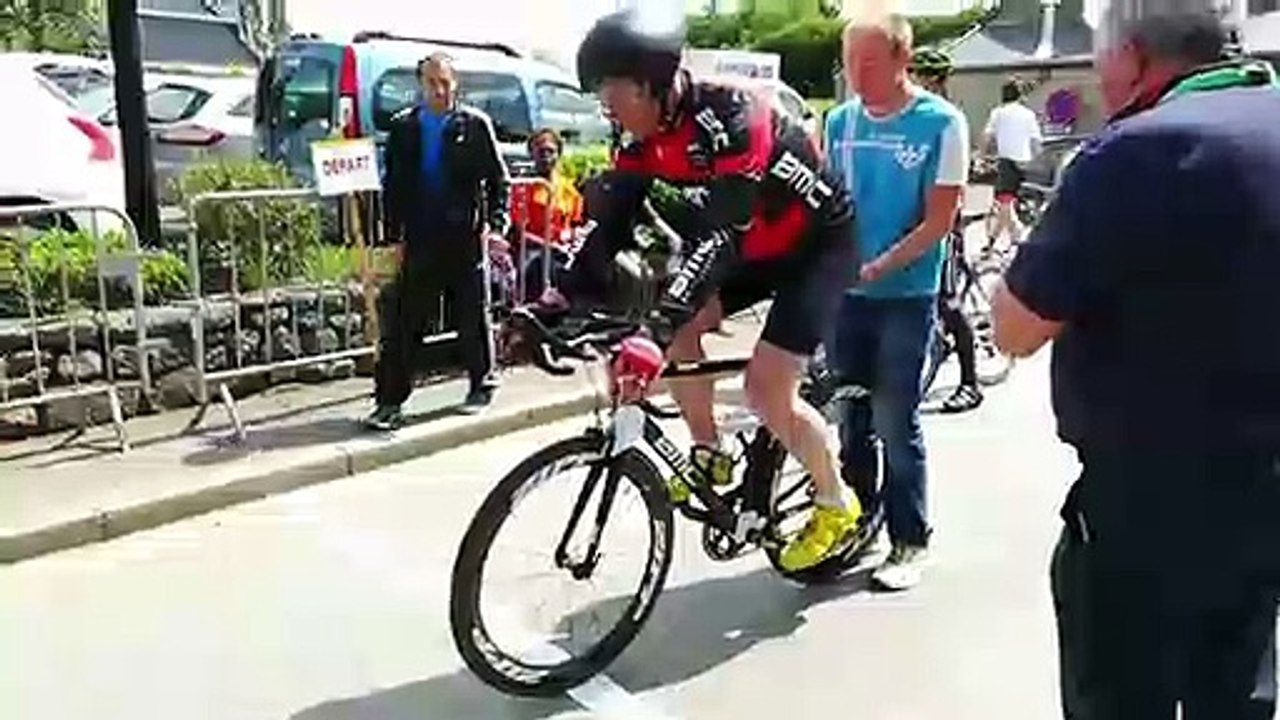 Quand prêtres, moines et diacres font la course à vélo