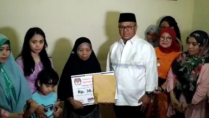 KPU Beri Santunan kepada Keluarga Petugas KPPS yang Meninggal