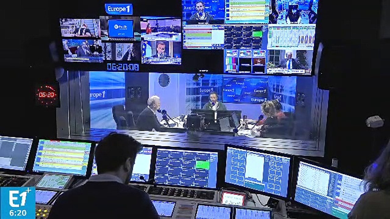 Frédéric de La Mure sur la photo de la poignée de main entre Mitterrand et Helmut Kohl : "J'avais la plus mauvaise place"