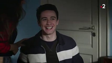 Léa officialise sa relation avec Antonin devant Virgile (Ep177)