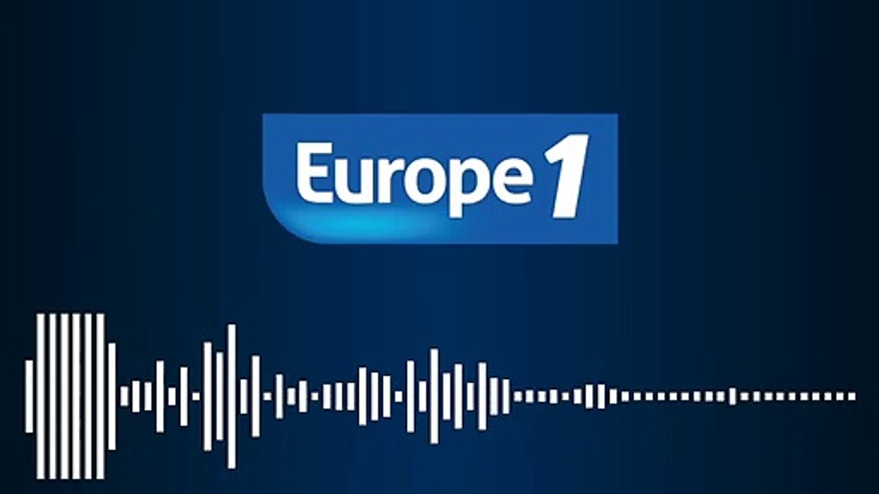 Raillé pour avoir décroché un drapeau européen, Florian Philippot plaide le "message politique de fond"