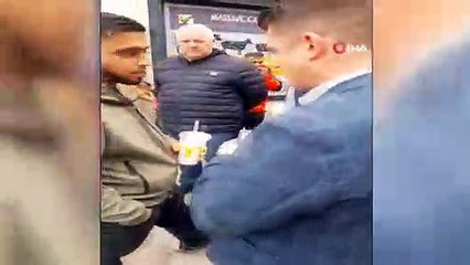 - İngiliz Siyasetçi Kendisine İçecek Atan Genci Yumrukladı