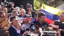 Leopoldo López reaparece a las puertas de la embajada española