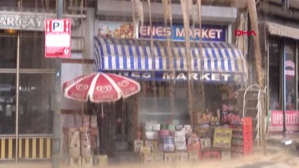 Bitlis Boru Patladı, İş Yerleri Kanalizasyon Suyuyla Doldu