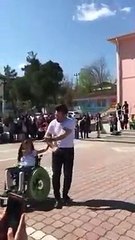 Engelli Öğrencisiyle 23 Nisan Töreni Yapan Güzel Yürekli Öğretmen