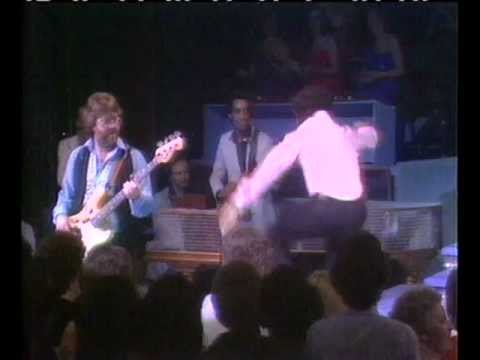 Freddie and The Dreamers - I'm Telling You Now