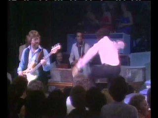 Freddie and The Dreamers - I'm Telling You Now