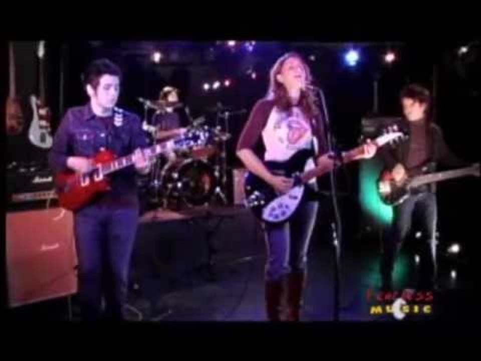 Blondfire - Kiss This