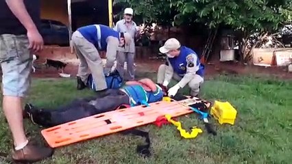 Homem agredido é socorrido pelo Siate no Bairro Periolo