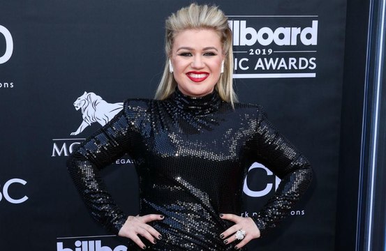 Kelly Clarkson has appendix removed hours after Billboard Awards