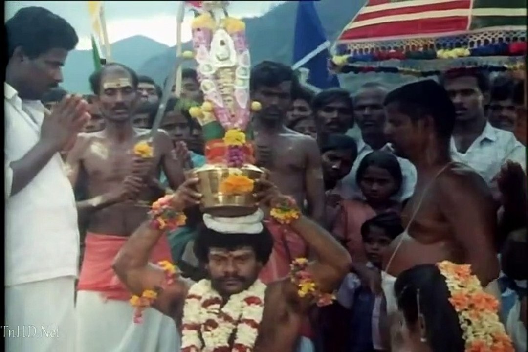 Amman Kovil Kumbam DVDRip - Aranmanai Kili HD