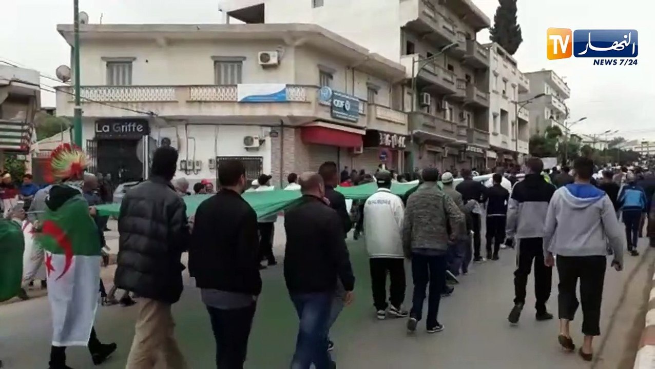قالمة/ مسيرات حاشدة للجمعة الحادية عشرة من الحراك بشعار "مطالبنا واضحة..للعصابة فاضحة