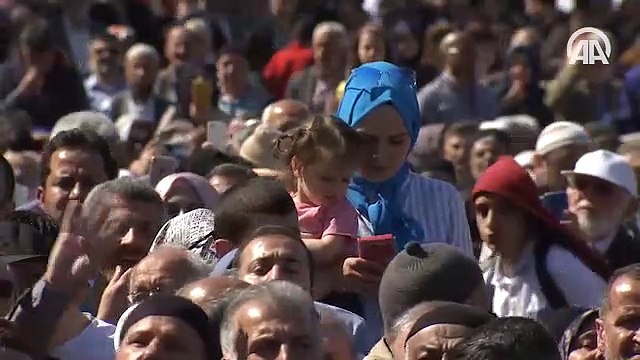 'İbadet mekanlarını bombalamanın adı cihat değil terördür'