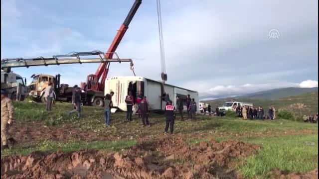 Reşadiye'de Cenazeye Gidenleri Taşıyan Otobüs Devrildi (4)