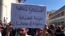 آلاف العمال الجزائريين يتظاهرون دعما لمطالب الحراك الشعبي