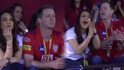 IPL 2019 KKR vs KXIP: Preity Zinta and husband Gene Goodenough seen together in Mohali | वनइंडिया