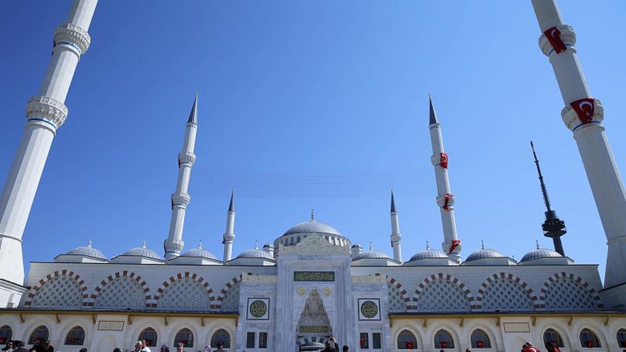 Büyük Çamlıca: Türkiye'nin en büyük camisi Erdoğan'ın katılımıyla açıldı