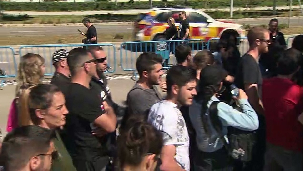 Largas colas de espectadores para asistir al concierto de Metallica en Madrid