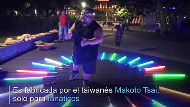Fanáticos de Star Wars fabrican sus propias espadas láser