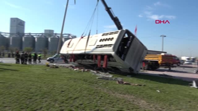 Konya İşçi Servisi Tır ile Çarpıştı 1 Ölü, 24 Yaralı -1