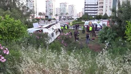 Yolcu Otobüsü Şarampole Devrildi: 2 Ölü, 29 Yaralı (2)