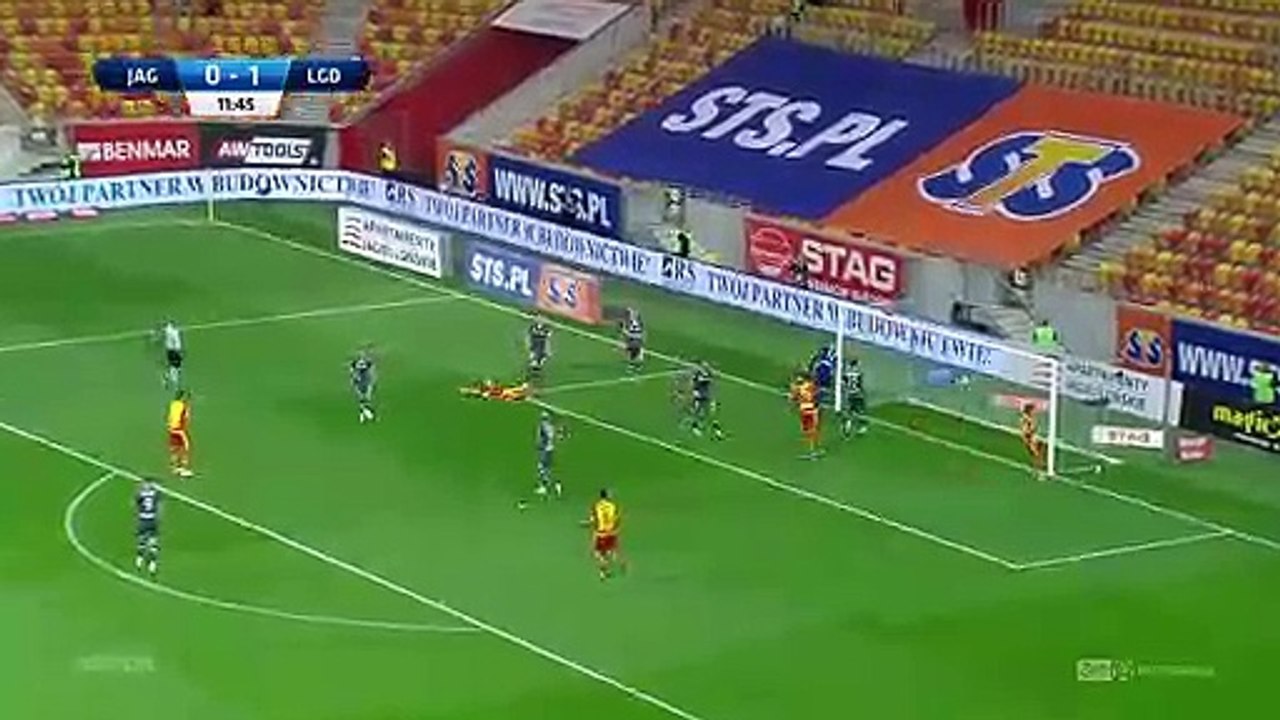 international football AT winger R