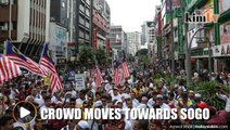 PAS, Umno leaders in the frontline as crowd moves towards Sogo