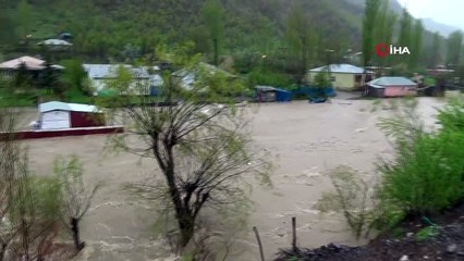 Habur Çayı tehlike çanları çalıyor...Çay debisinin metrelerce yükselmesinden dolayı bazı evler boşaltıldı