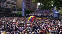 Guaidó insta a los venezolanos a manifestarse frente a los cuarteles para que dejen de apoyar a Maduro